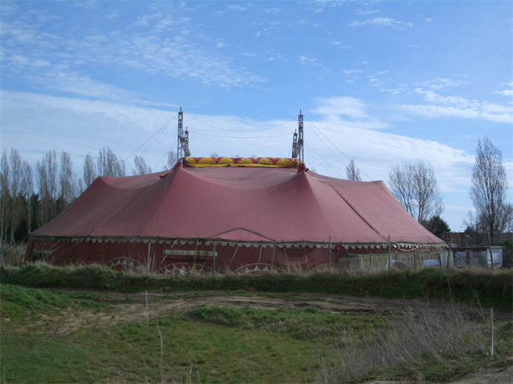 氣膜建筑怎么清洗？