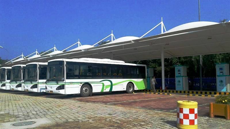 公交站膜結(jié)構(gòu)雨棚有什么優(yōu)點(diǎn)？