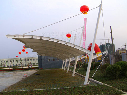 【張拉膜廠家】簡(jiǎn)單張拉膜結(jié)構(gòu)車(chē)棚