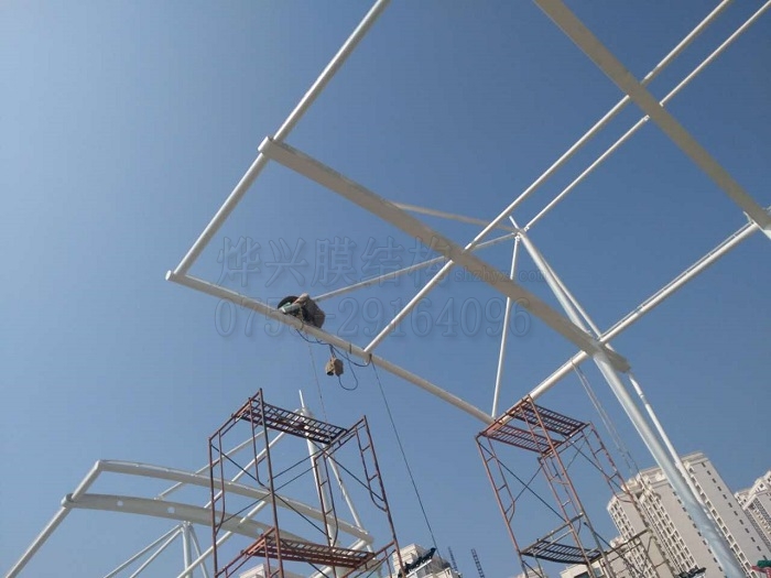 廣州機(jī)電學(xué)校膜結(jié)構(gòu)看臺(tái)施工-燁興膜結(jié)構(gòu) 廣州機(jī)電學(xué)校膜結(jié)構(gòu)看臺(tái)施工.jpg